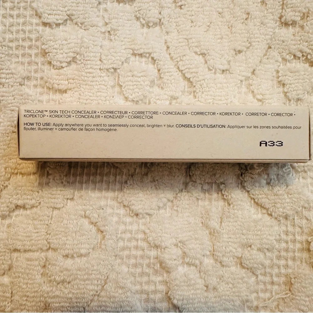 Haus Labs | Concealer | Triclone Skin Tech Concealer • 24 Medium Light